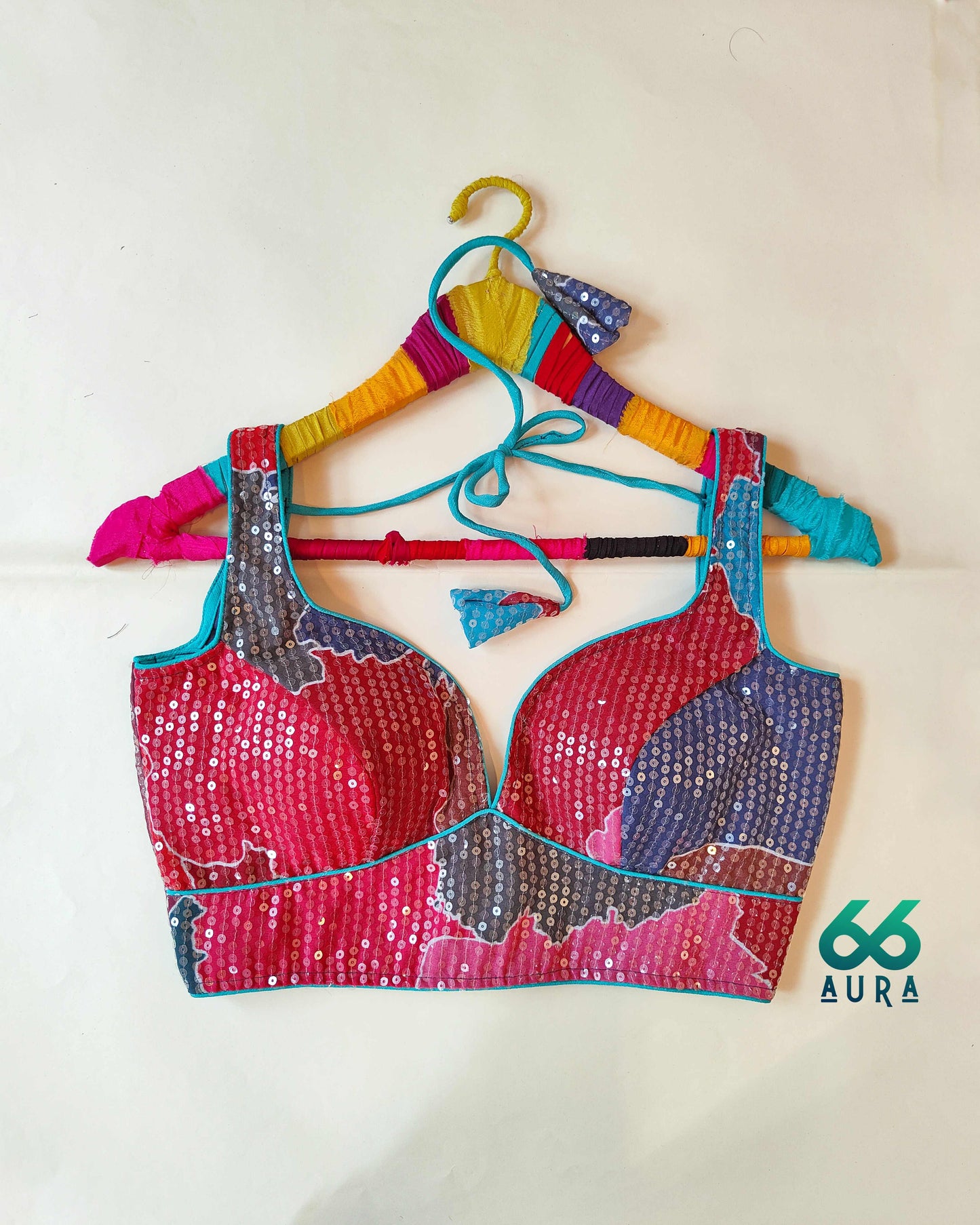 CANDY AURA SLEEVELES BLOUSE