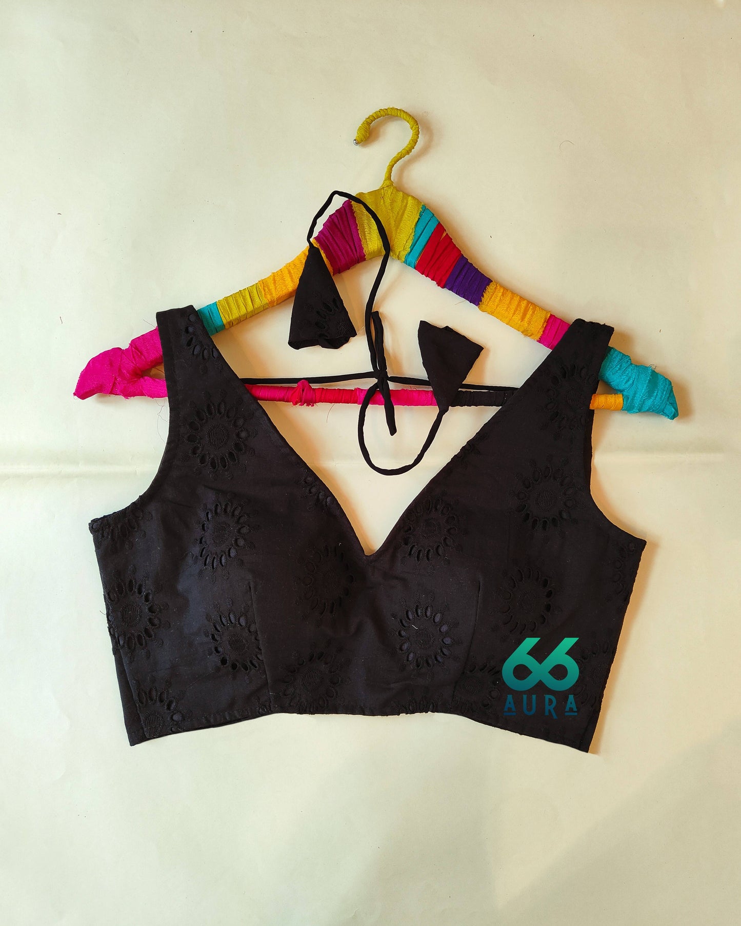 DARK AURA SLEEVELESS BLOUSE