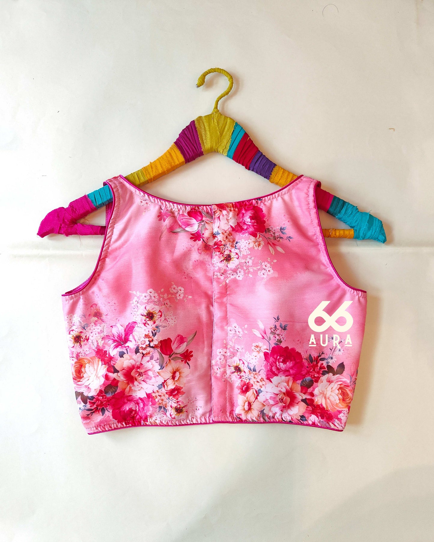 TAFFY AURA SLEEVELESS BLOUSE