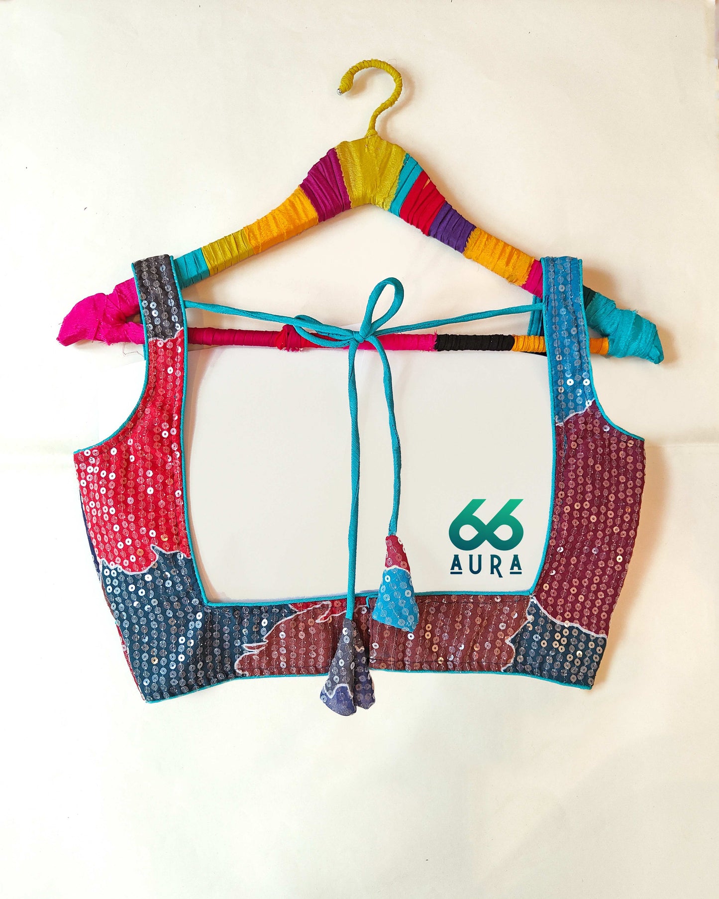 CANDY AURA SLEEVELES BLOUSE