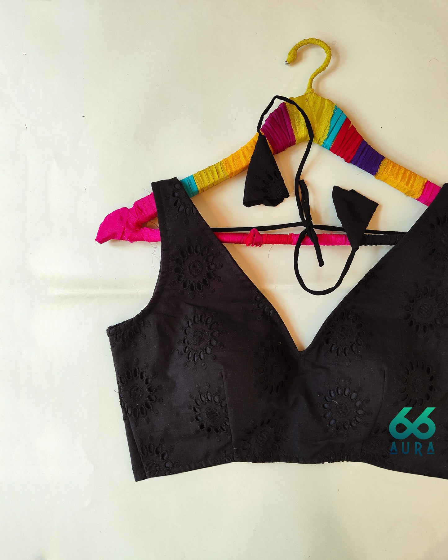 DARK AURA SLEEVELESS BLOUSE