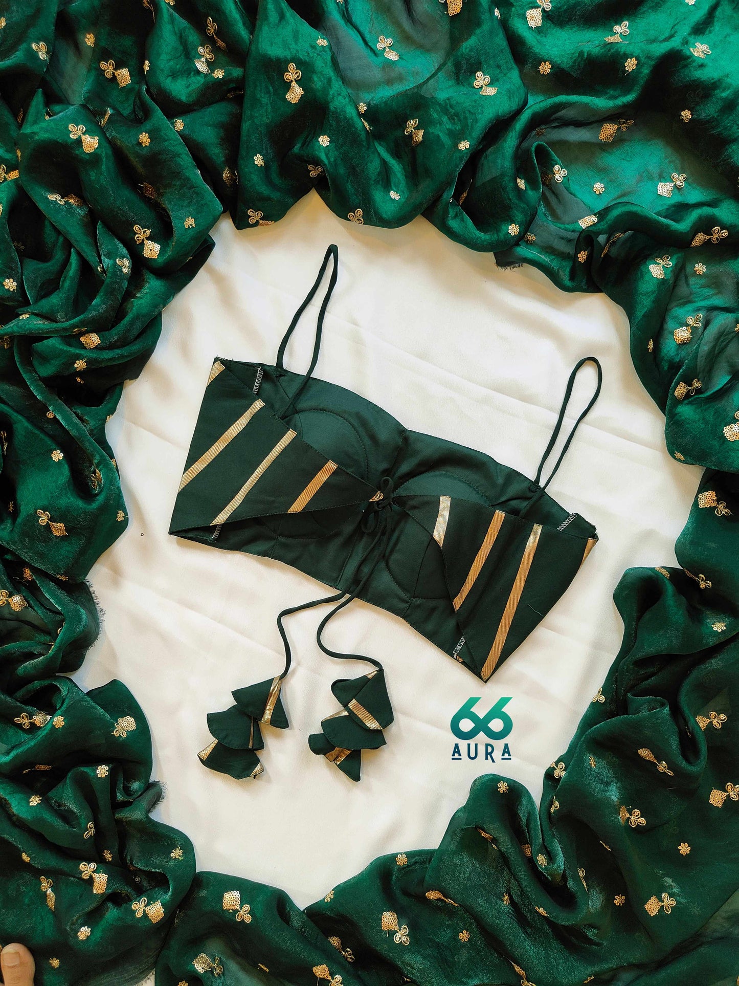 PINE AURA SLEEVELESS BLOUSE