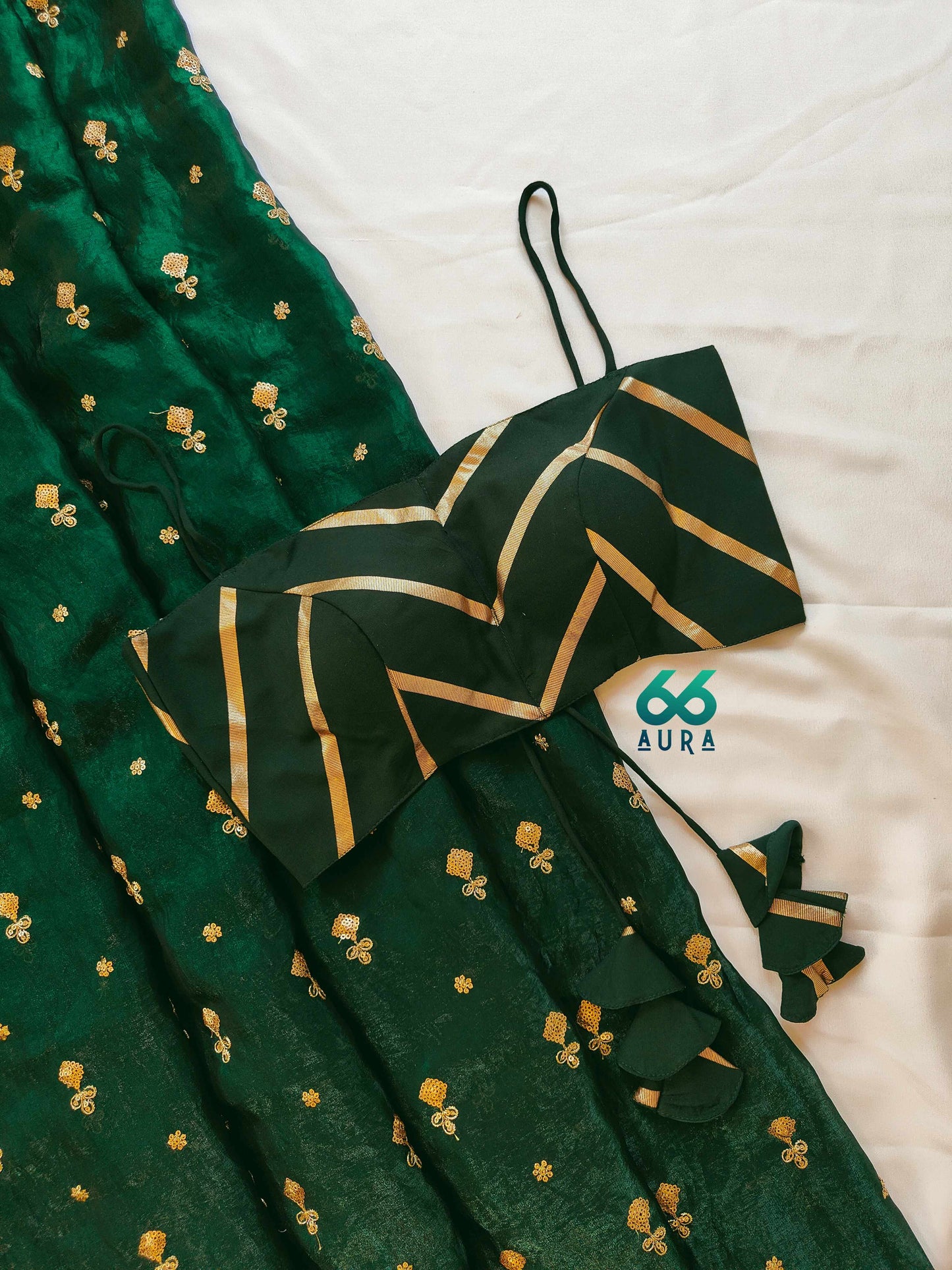 PINE AURA SLEEVELESS BLOUSE