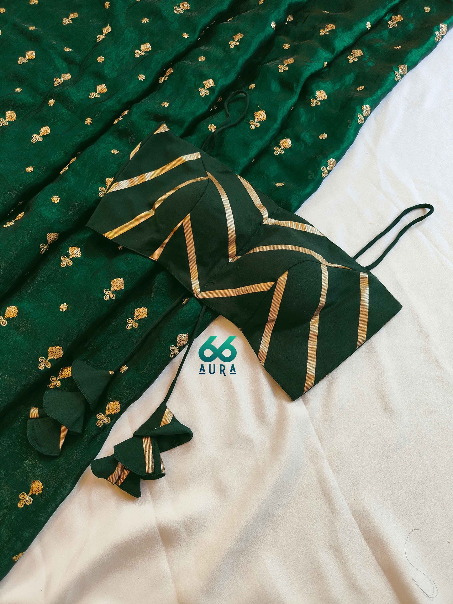 PINE AURA SLEEVELESS BLOUSE