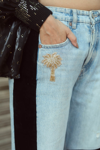 Women’s BOSS BABE jeans by 66aura featuring high-waisted fit, classic denim look, and stylish stitching details.