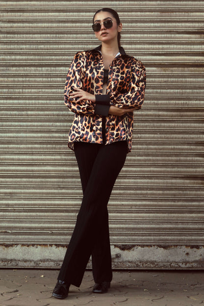 66aura BOSS MOVE shirt featuring a stylish design, tailored fit, and premium fabric for a modern, sophisticated look.