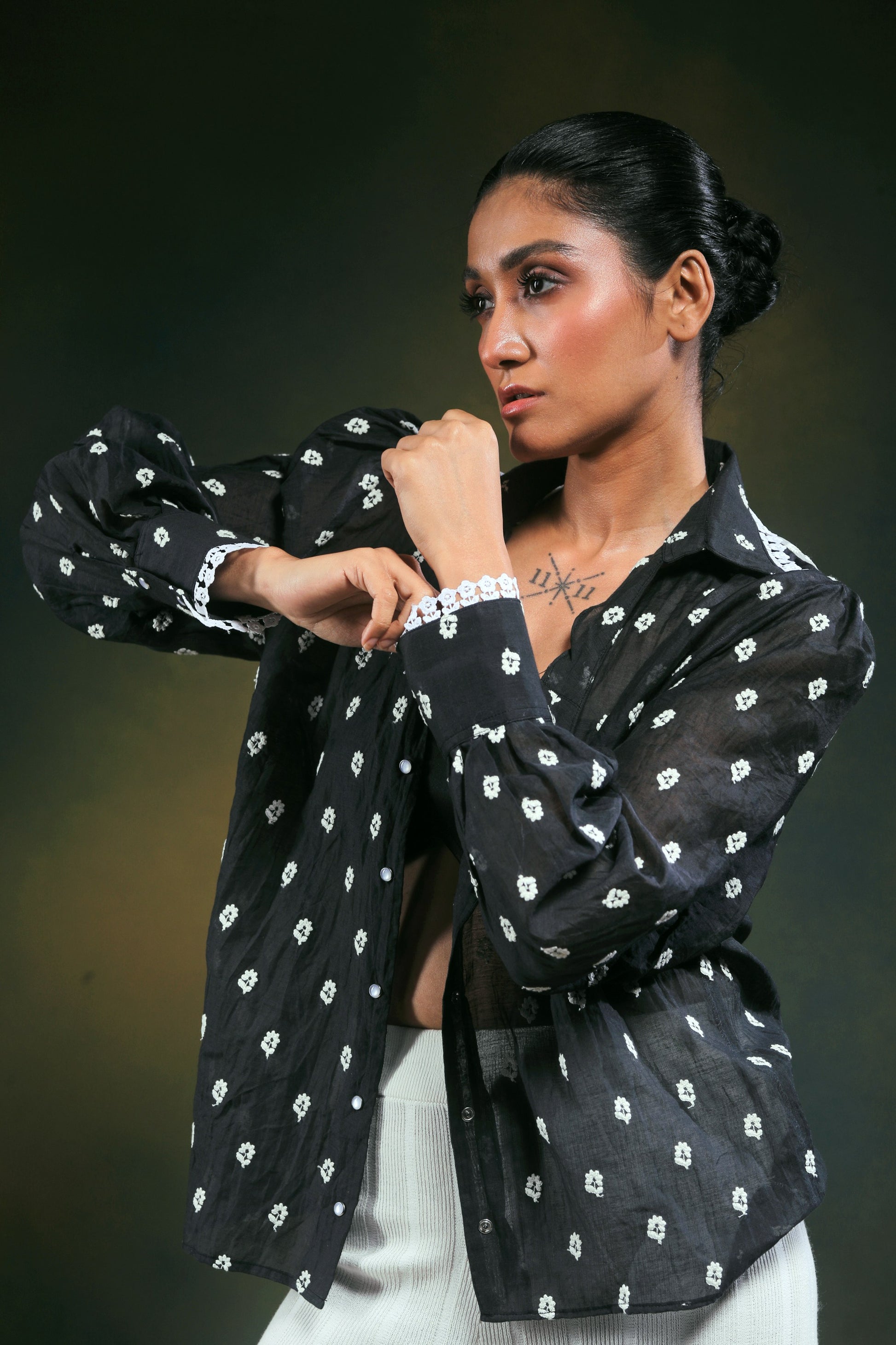 66aura Shadow Sync oversized shirt shown in black, featuring a relaxed fit with long sleeves and a stylish, modern silhouette.