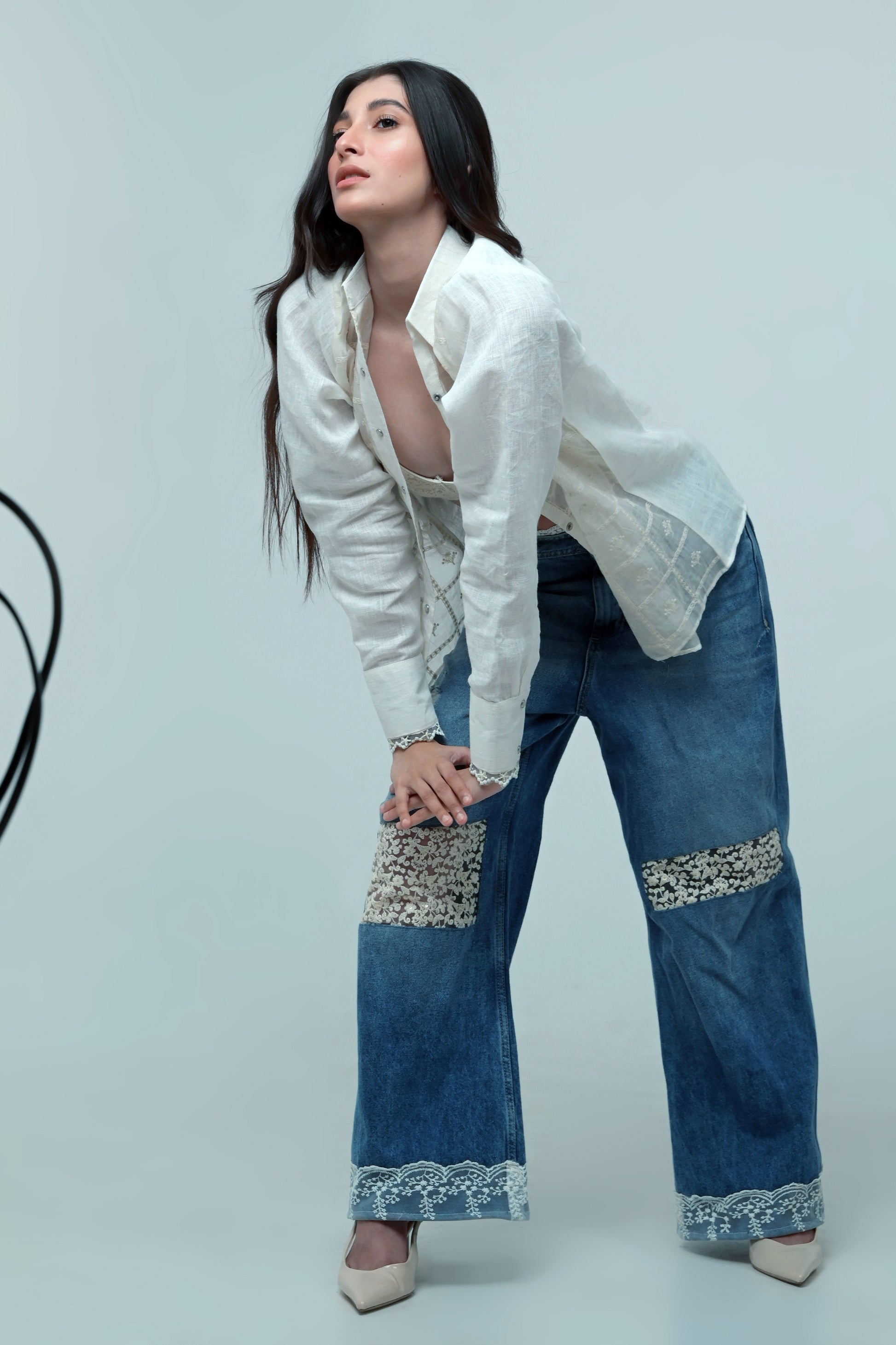 66aura Vibe Check Jeans displayed on a mannequin with a modern fit, showcasing the stylish denim design and detailing.