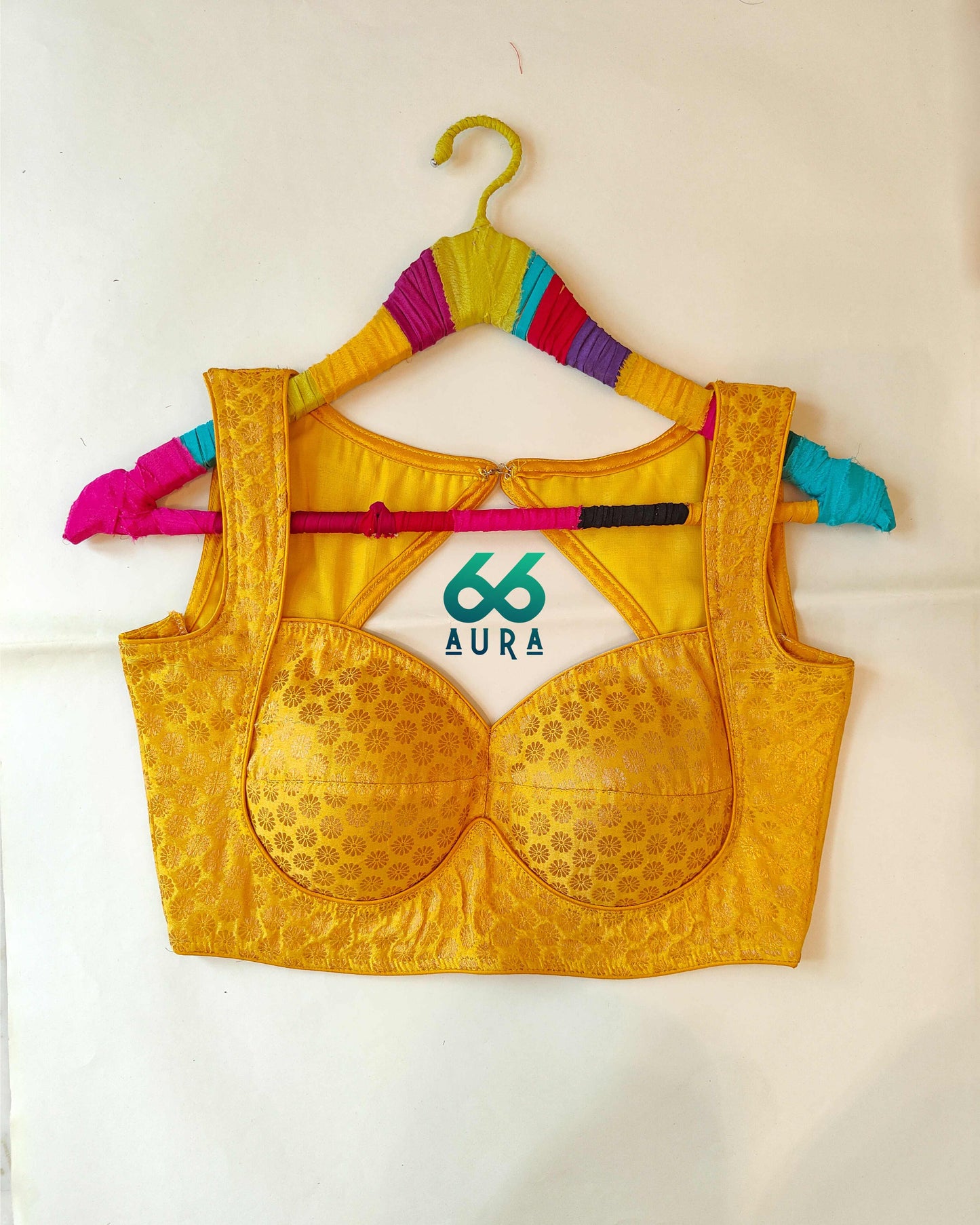 HONEY AURA SLEEVELESS BLOUSE