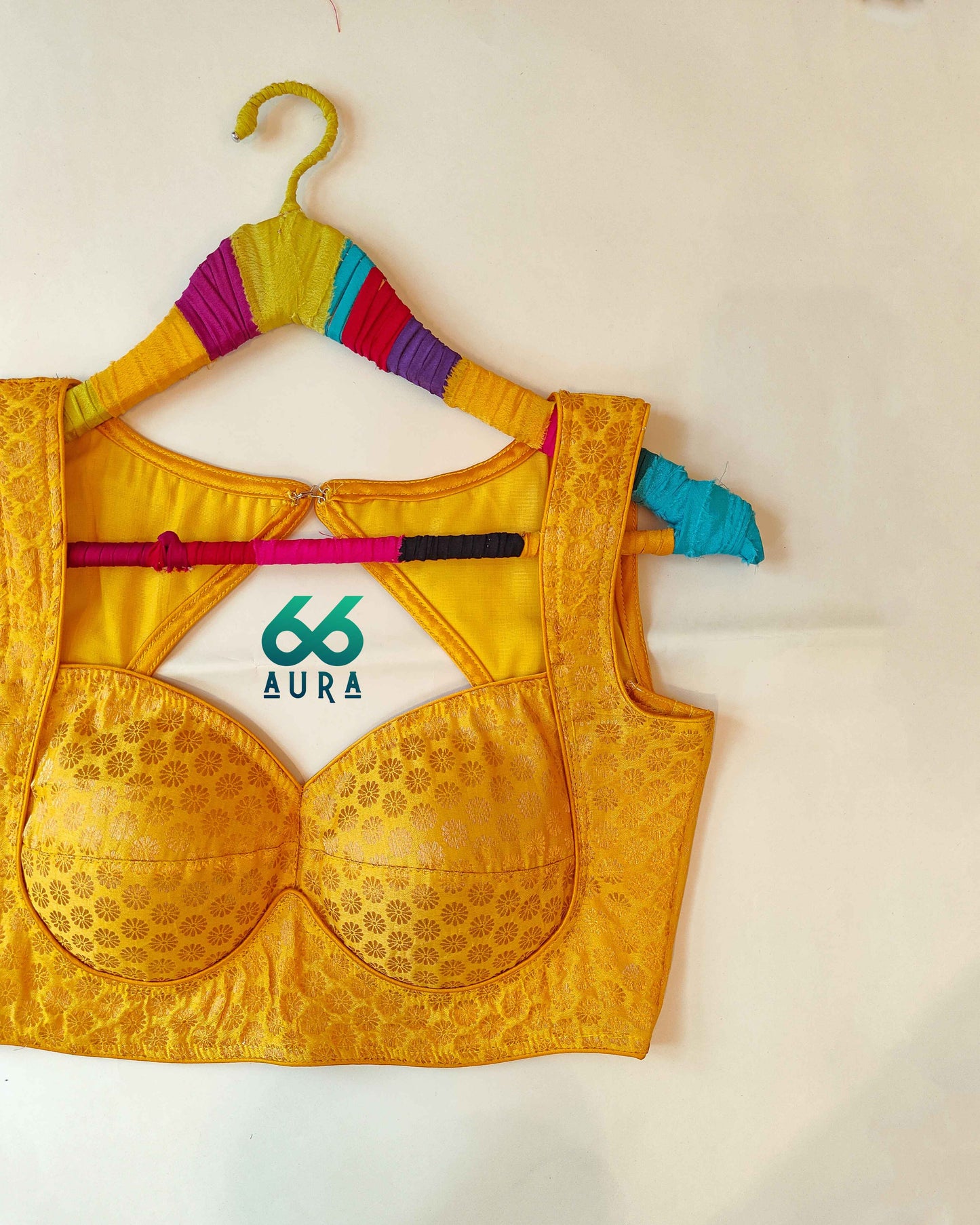 HONEY AURA SLEEVELESS BLOUSE