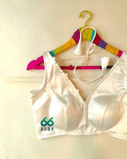 FROST AURA SLEEVELESS BLOUSE