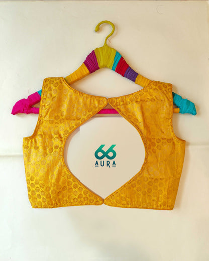 HONEY AURA SLEEVELESS BLOUSE