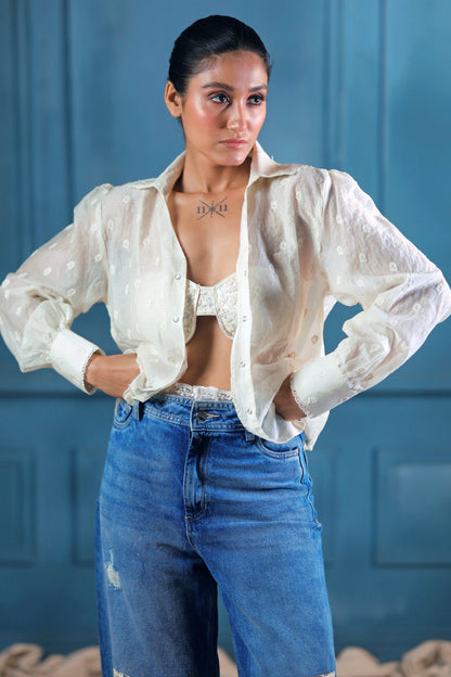 Oversized CLOUD CRAFT shirt by 66aura featuring soft fabric and relaxed fit, shown in a light, airy style.