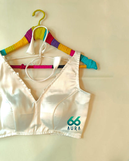 FROST AURA SLEEVELESS BLOUSE