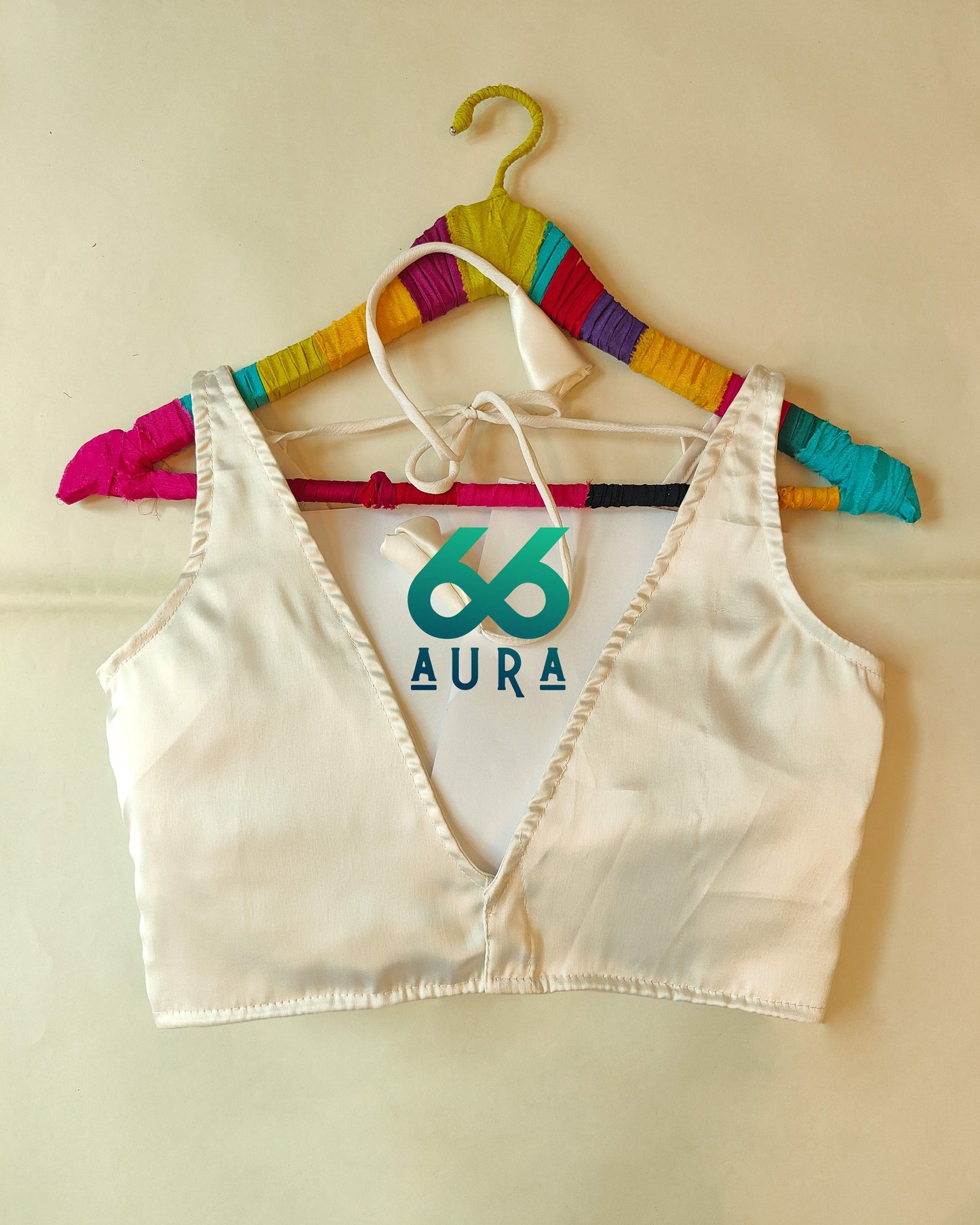FROST AURA SLEEVELESS BLOUSE
