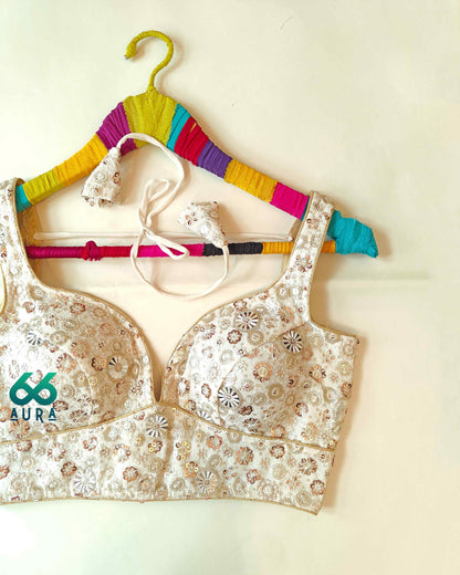 GLAM AURA SLEEVELESS BLOUSE