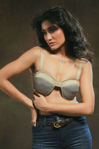 66aura Boardroom Babe bralette featuring soft fabric, adjustable straps, and a stylish design for comfort and support.