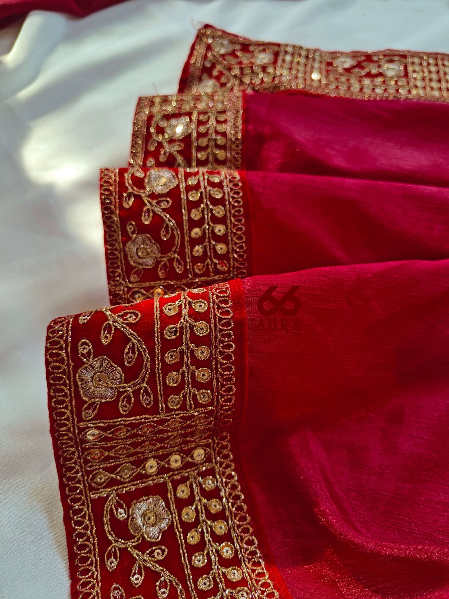 OOMPH AURA SAREE WITH BERRY AURA SLEEVELESS BLOUSE