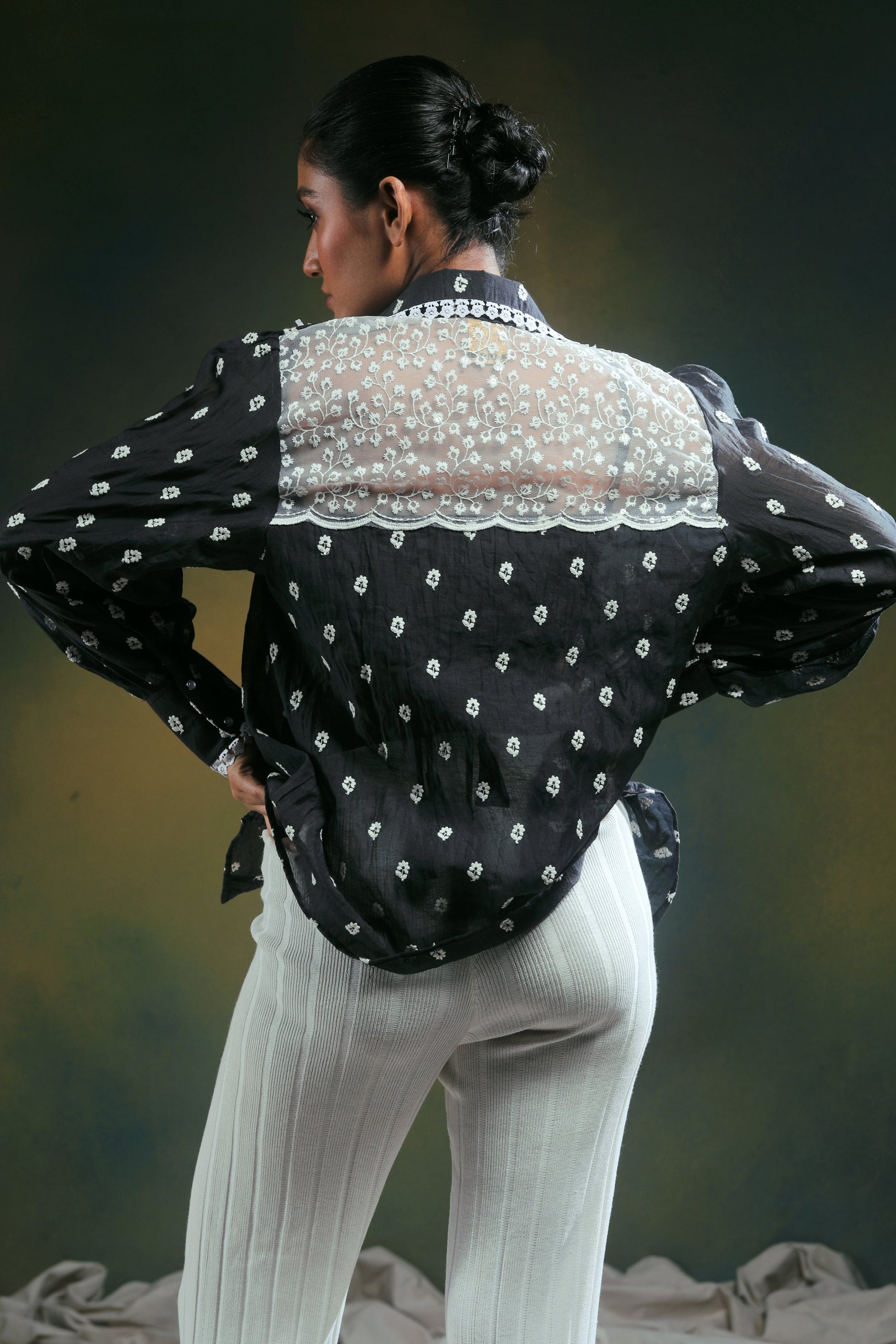 Oversized Shadow Sync shirt by 66aura, featuring a relaxed fit with shadow pattern and casual style, shown on a model.