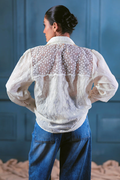 Oversized CLOUD CRAFT shirt by 66aura in soft fabric, shown in a relaxed fit with a casual, stylish design.